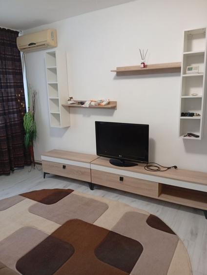 Apartament cu 2 camere semidecomandat în Craiovița Nouă