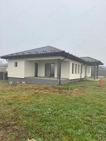 Casa individuala de vanzare 131 mp construi?i, teren 6 ari - 14