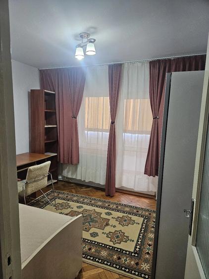 Apartament cu 3 camere decomandat în Exterior Vest