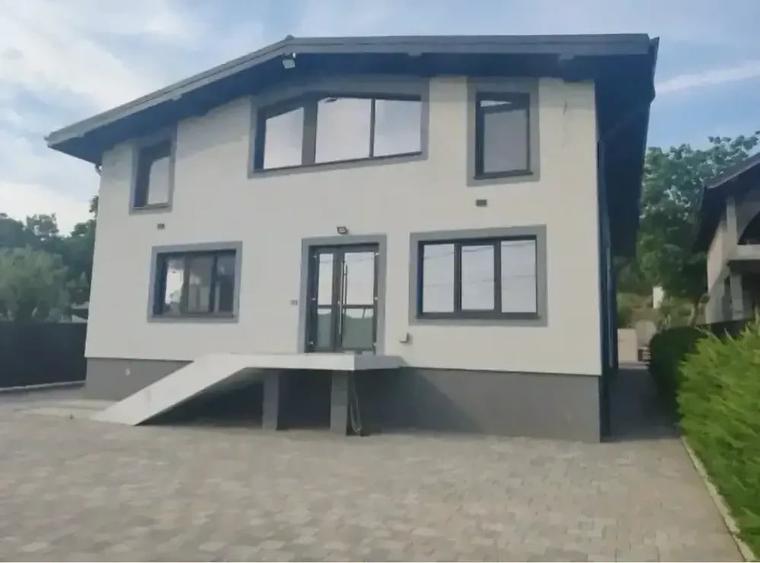 Casă cu Teren 1100 Mp în Bălteni
