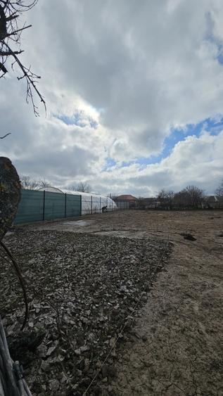 Teren intravilan 860 mp, deschidere 14,27 m, utilitati - 2