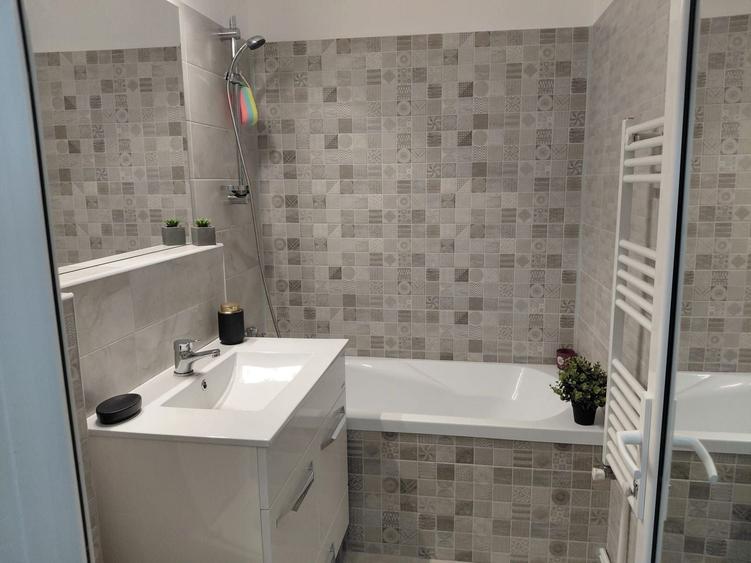 Vanzare - apartament cu 3 camere, Micro 16, renovat, mobilat nou - 11