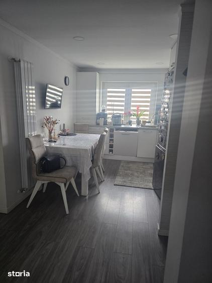 Apartament cu 3 camere decomandat în Micro 16