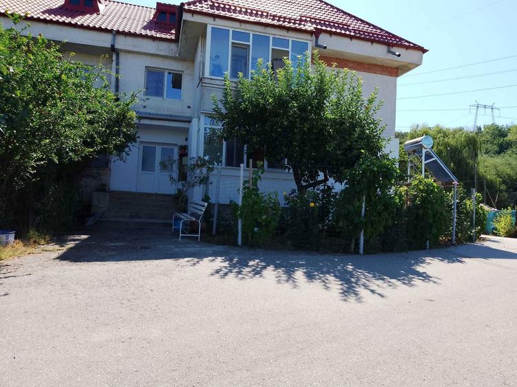 Vand apartament doua camere si teren - 8