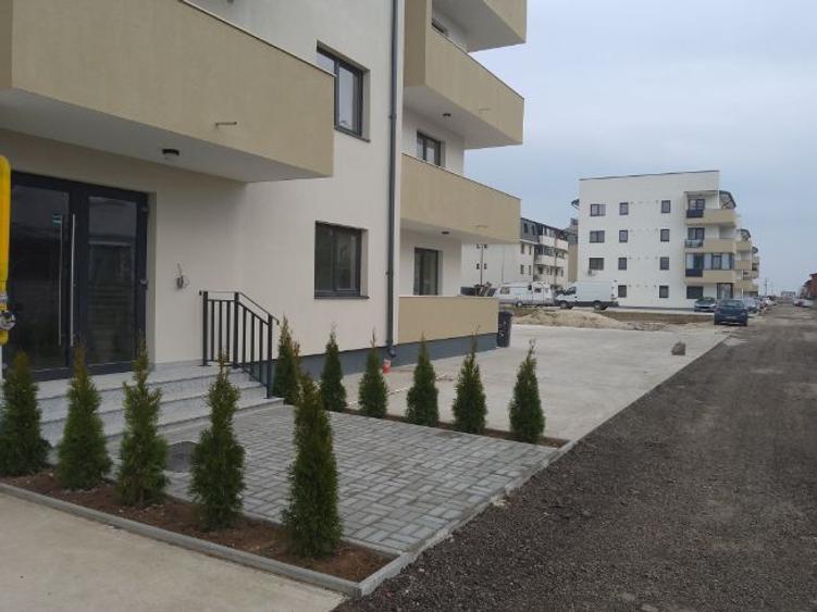 Închiriez teren 2000 mp. - 1