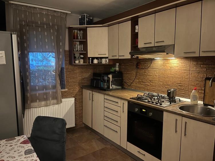 Apartament cu 3 camere decomandat în Frumoasa