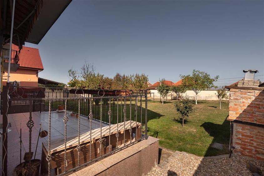 Casa P+M cu 4 camere+living+loc de luat masa in Santion - 44