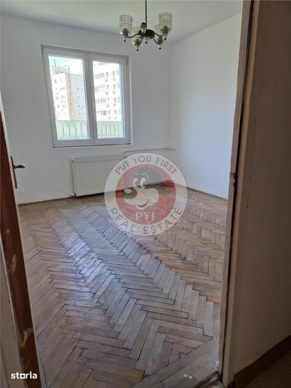 Apartament cu 3 camere decomandat în Vitan