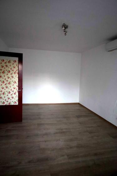 2 Camere Et.1/10 Decomandat An constructie 1980 Metrou Gorjului - 1