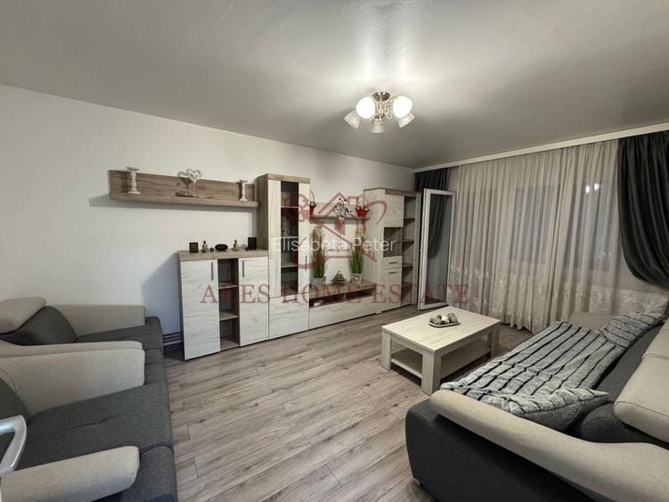 Zona Soarelui- Sud Plaza, 3 camere, 2 bai, etaj 1. Bucatarie inchisa.