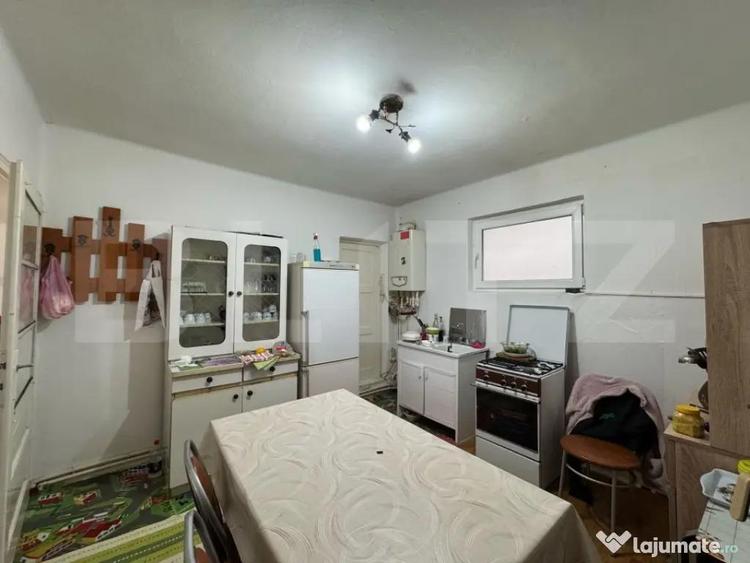 Casa de vanzare, cu 3 camere, 120 mp, 1080 mp teren, zona Si - 8