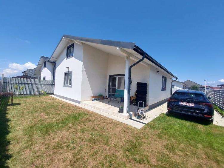 Casa moderna, spatioasa, ideala pentru familie numeroasa - 1