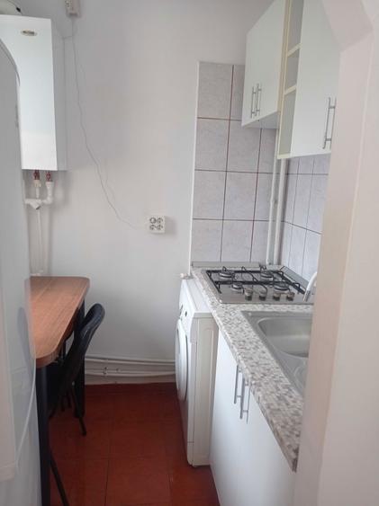 Pers fizica inchiriez garsoniera pacurari - 1