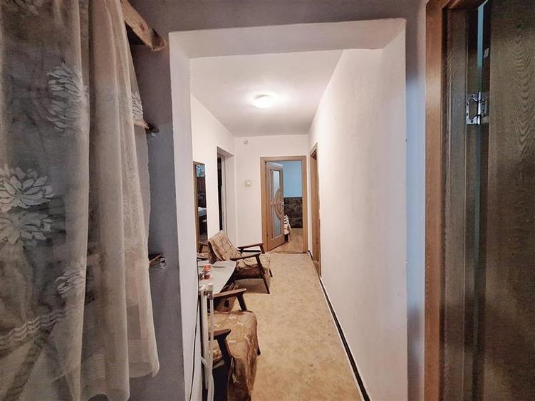 Apartament cu 3 camere decomandat în Milcov