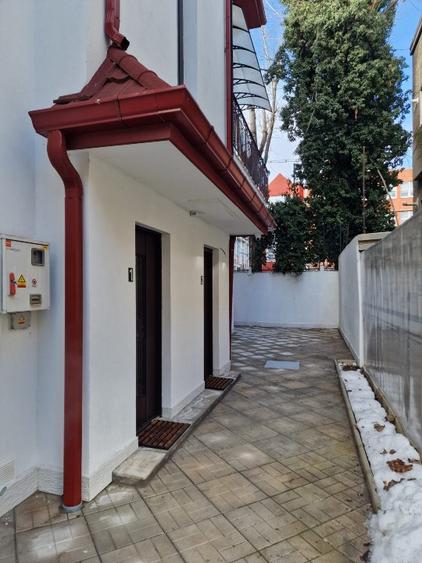 Inchiriere duplex 5 camere iin vila Piats Romana - 2