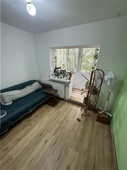 Apartament cu 3 camere decomandat, mobilat în Lipovei