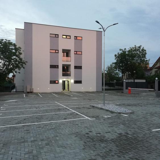 Se vinde Ap. 2 camere decomandat cu gradina si loc de parcare la 8 min de Palas - 2