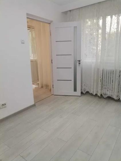 Apartament cu 2 camere, etajul 2/10, zona Podu Ros - 1