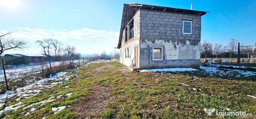 Proprietate situata in com.Girov - 12