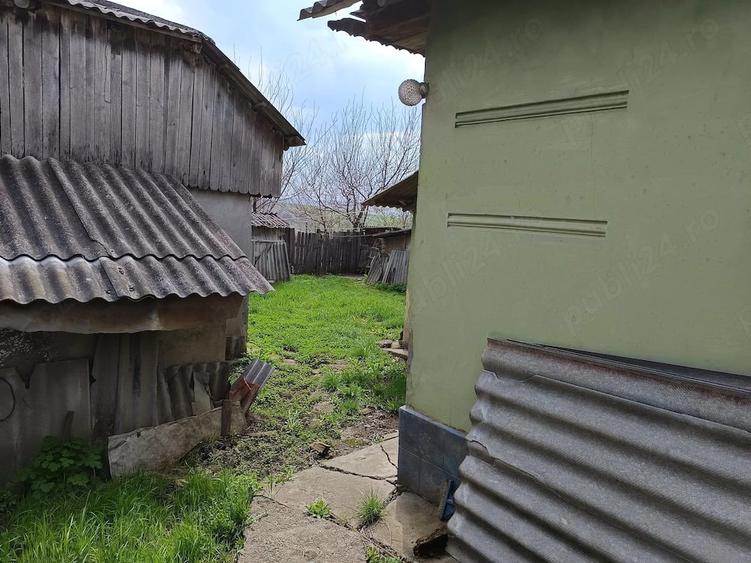 Casă cu 4 camere cu Teren 3045 Mp în Oțeleni