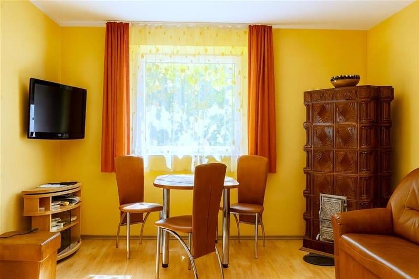 Casa cu acces, curte si gradina proprie, 1.000 mp teren, Central - Prejmer, Bras - 2