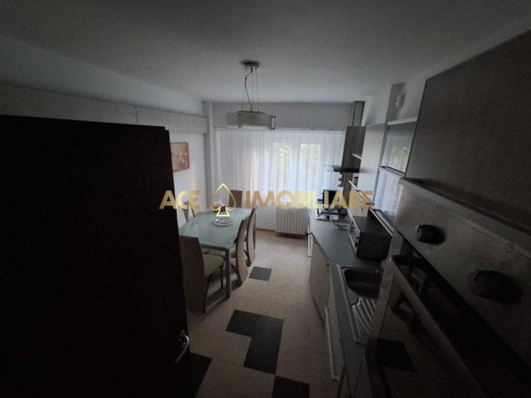 Apartament cu 3 camere decomandat, mobilat în Sebastian