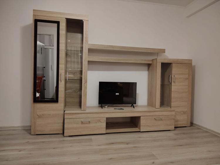 Eroii Revolutiei, doua minute metrou - 1