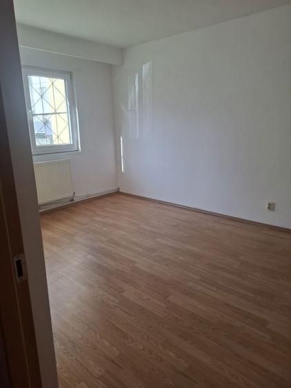 Vand apartament 3 camere - 1