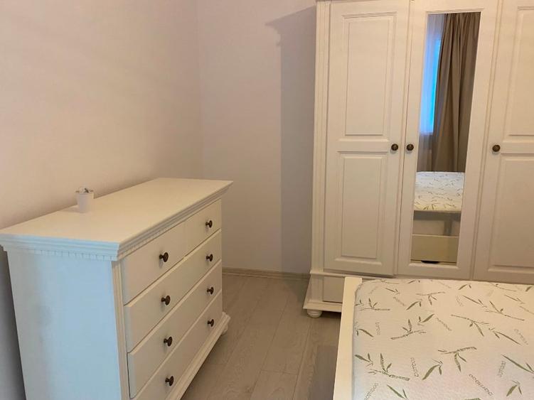 Proprietar, vând apartament cu două camere nedecomandate , mobilat si utilat lux - 5