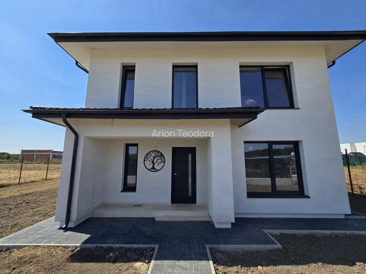 Casa langa padure cu curte generoasa 704 mp