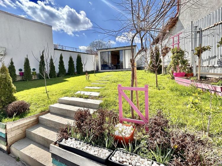 Inchiriez apartament 3 camere cu gradina - 1