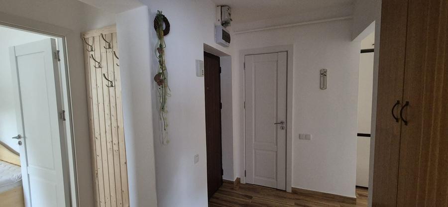 De inchiriat ap . 4 camere , cart. Dambu-Pietros - 3