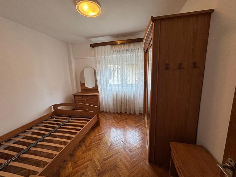 Vanzare apartament trei camere imobil solid Piata Ion Mihalache metrou - 5