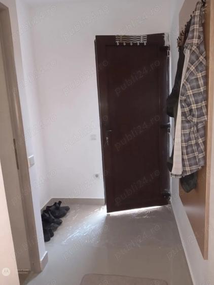 2 camere   in CASA  -central  -curte comuna-intrare separata - 3