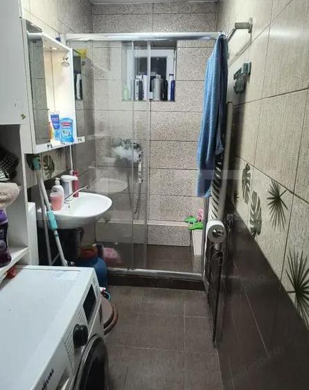 Apartament de vanzare, cu 2 camere, 38 mp, zona Dambu Pietros - 2