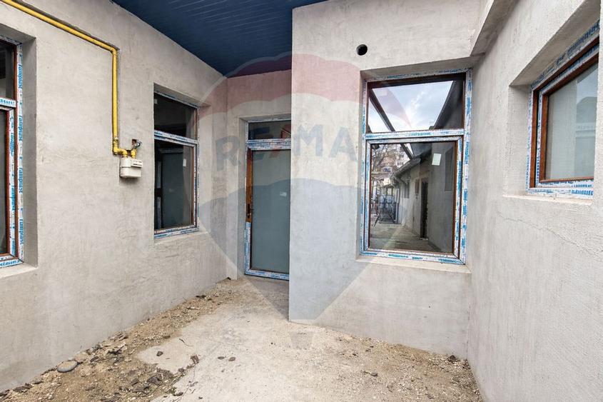 Casă / Vilă cu 2 camere de vânzare în zona Dacia - 1