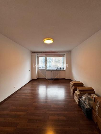 Apartament cu 4 camere/birou de inchiriat Piata Victoriei