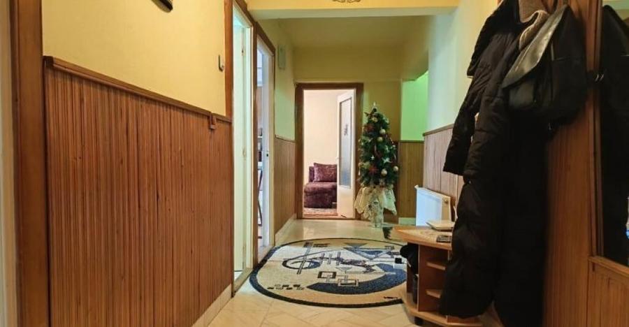 Apartament 4 camere in Simeria, zona 1 Decembrie, et 1 - 3