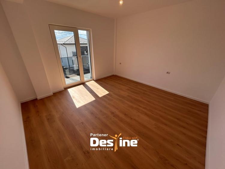 Casa tip DUPLEX - Loc de parcare si terasa  Toate utilitatile - Drum asfaltat - 10