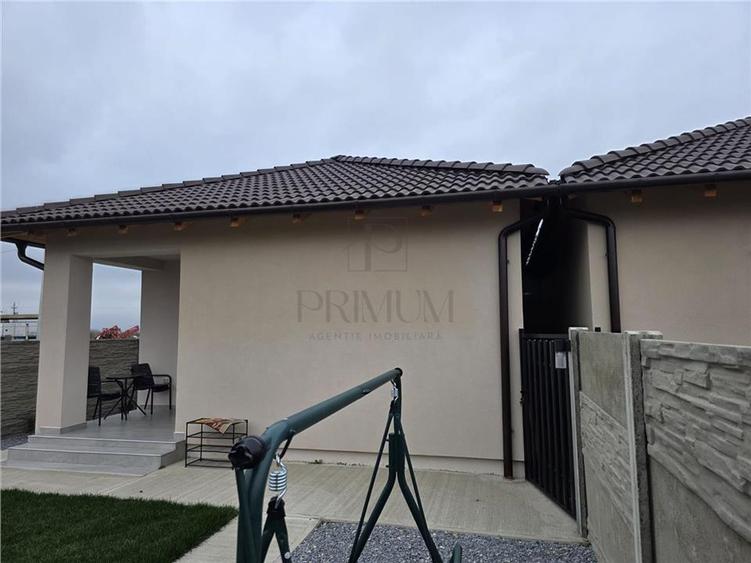 Duplex separat prin baie -  complet mobilata - toate utilitatile. - 4