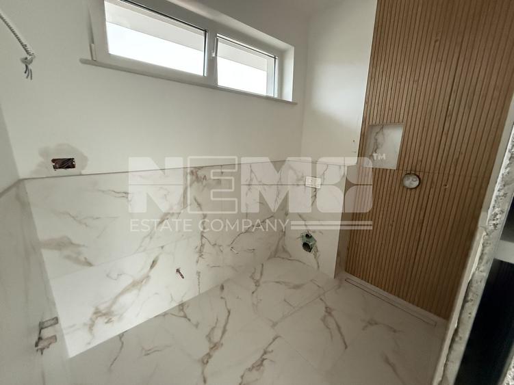Casă individuală cu 5 camere cu Canalizare în Pătrăuți