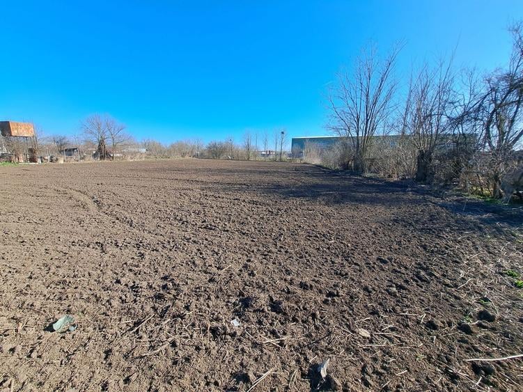 Teren intravilan - 1