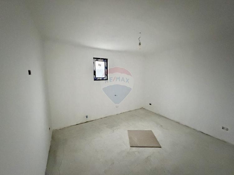 Casă cu 4 camere de vânzare - 15