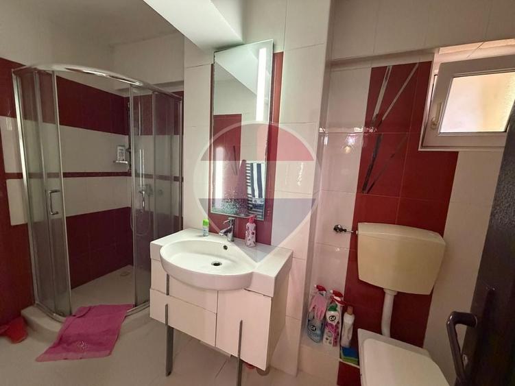 Apartament cu 4 camere decomandat în Central