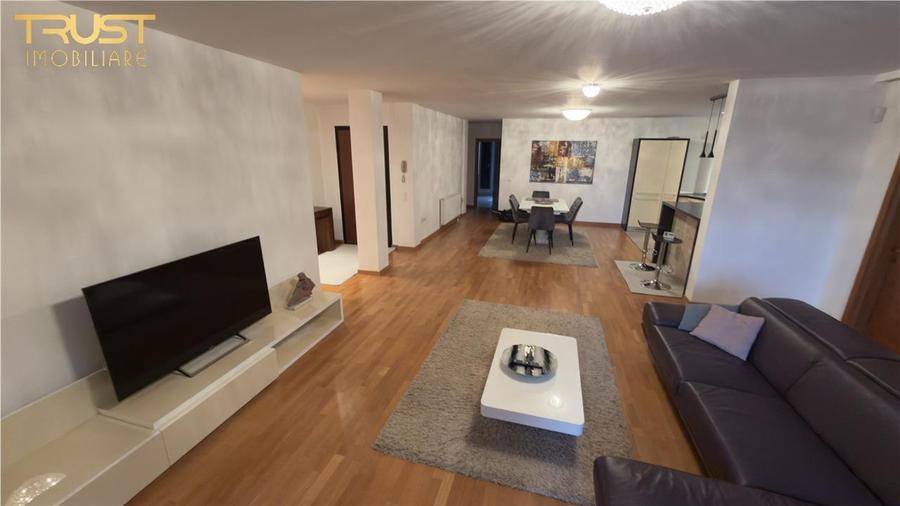 Apartament cu 5 camere decomandat în Hașdeu