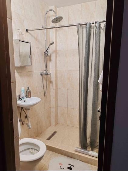Apartament cu 3 camere semidecomandat, mobilat în Cantemir