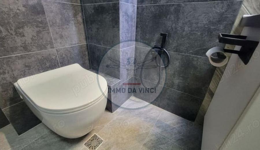 Apartament cu 3 camere semidecomandat în Central