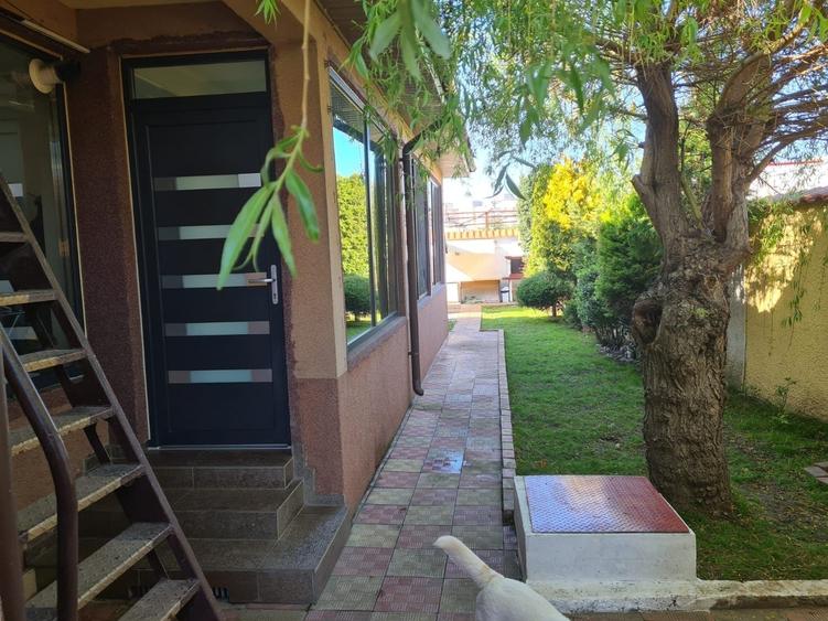 Casa Generoasa cu 2 Locuinte Separate, Garaj si Foisor in Zona Coiciu - Trocadero, Constanta - 3