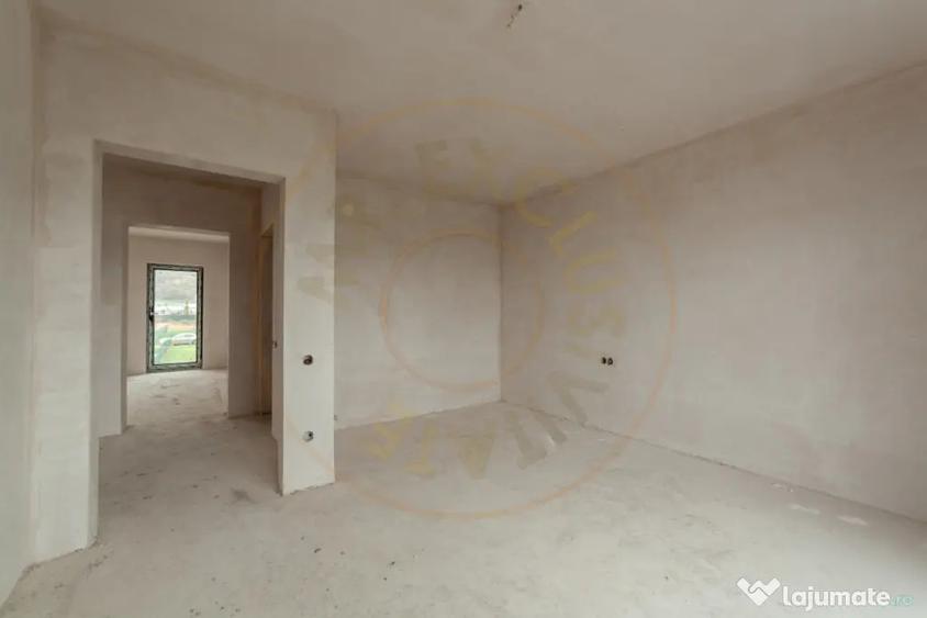 Casă cu 4 camere cu Teren 470 Mp în Micești