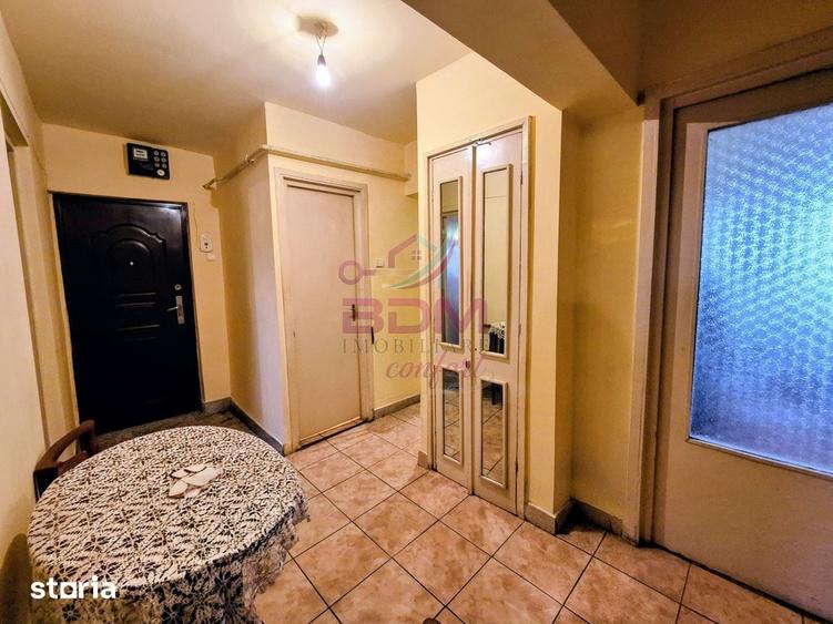 Apartament cu 3 camere decomandat în Micro 1